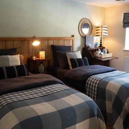 The Saxon Inn Child Okeford Экстерьер фото