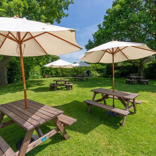 The Saxon Inn Child Okeford Экстерьер фото