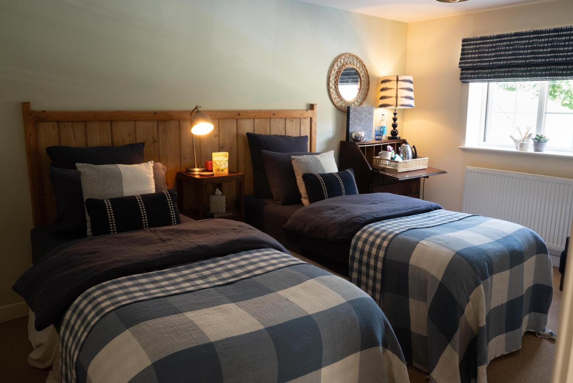 The Saxon Inn Child Okeford Экстерьер фото